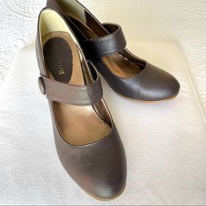 Brown vintage inspired heels